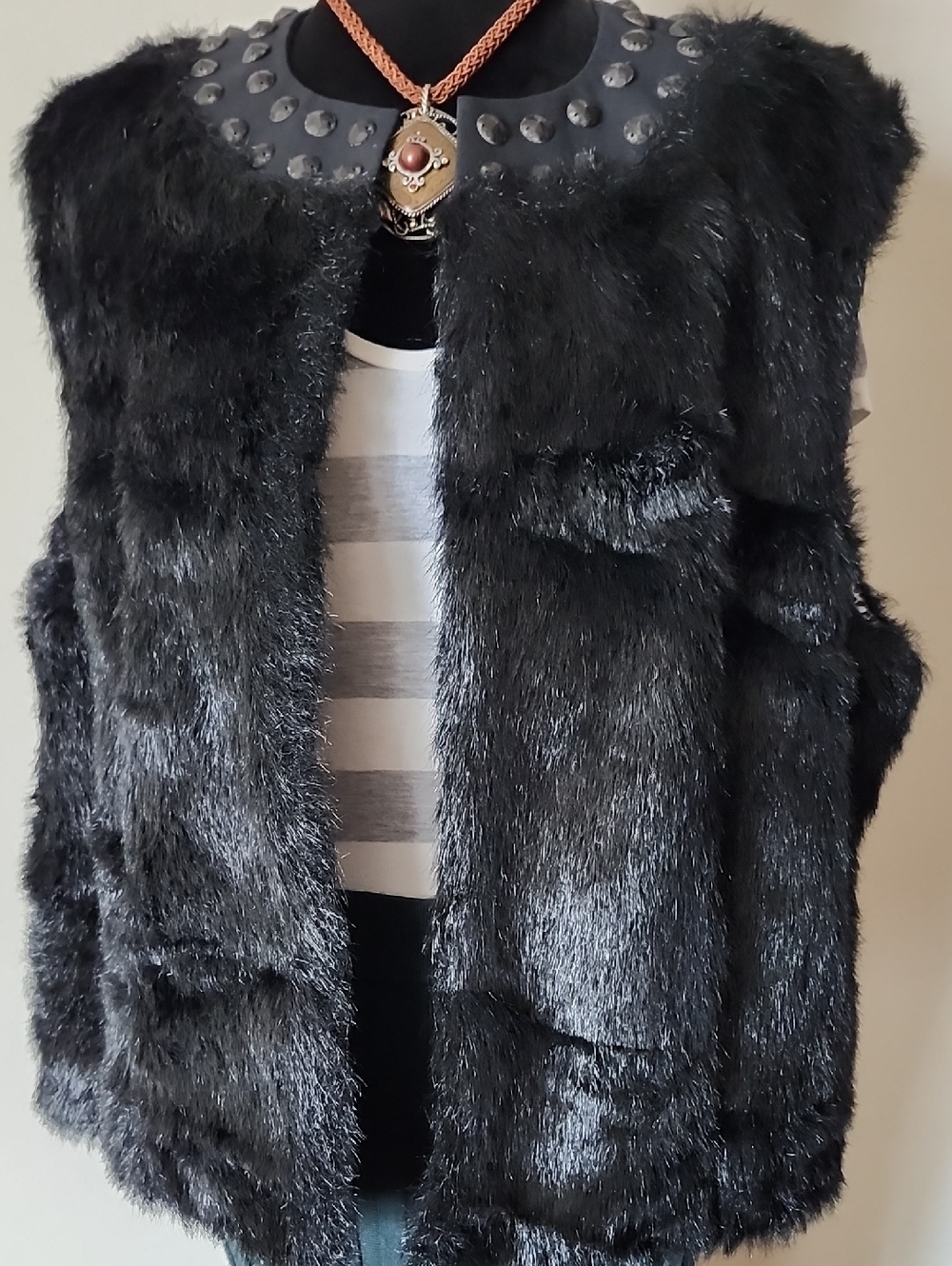 Faux Fur Vest XL Leopard Print Lined Hook Front Embellished Collar Peter Nygård